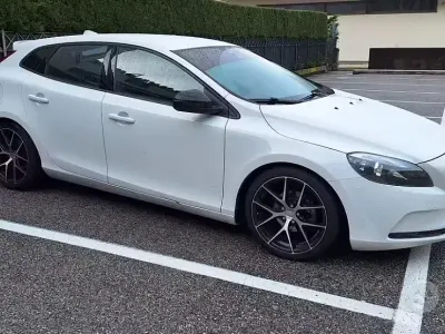 Usata Volvo V40 120 CV (88 kW) 2016 Bianco Coupé