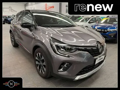 Usata Renault Captur Intens 101 CV (74 kW) 2024 Grigio scuro/tetto nero SUV