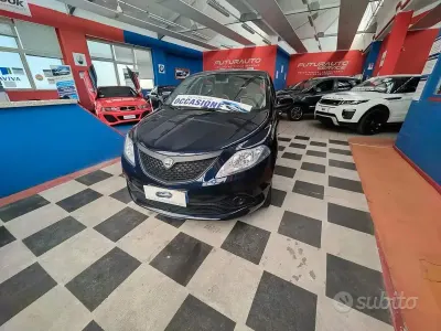 Usata Lancia Ypsilon Gold 69 CV (50 kW) 2015 Blu/azzurro Utilitaria