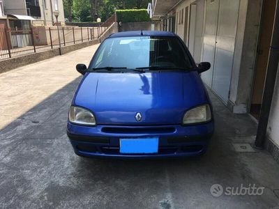 Usata Renault Clio 54 CV (39 kW) 1997 Blu Utilitaria