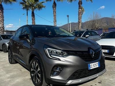Usata Renault Captur Initiale Paris 92 CV (67 kW) 2020 Grigio SUV