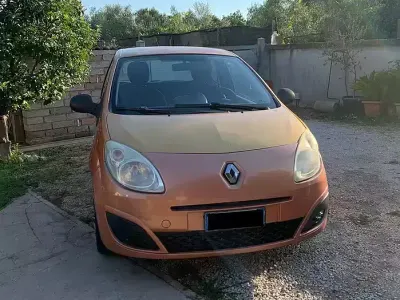 Usata Renault Twingo 75 CV (55 kW) 2008 Arancione Utilitaria