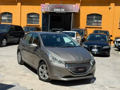 Usata Peugeot 208 Allure 82 CV (60 kW) 2013 Giallo Utilitaria