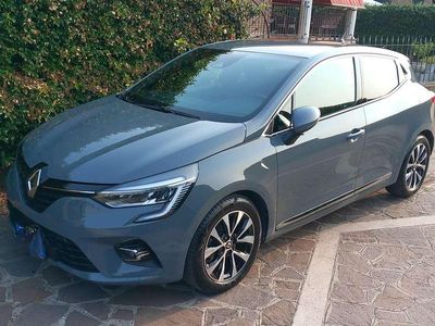 Usata Renault Clio V Intens 101 CV (74 kW) 2020 Grigio Berlina