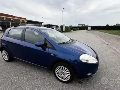 Usata Fiat Grande Punto 77 CV (56 kW) 2006 Blu Utilitaria