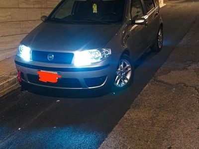 Usata Fiat Punto 69 CV (50 kW) 2004 Verde Berlina