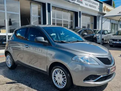 Usata Lancia Ypsilon S 69 CV (50 kW) 2018 Grigio Utilitaria