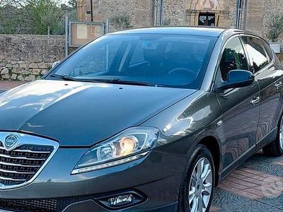 Usata Lancia Delta 120 CV (88 kW) 2012 Grigio Utilitaria