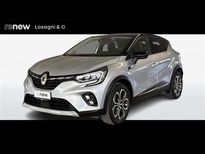 Usata Renault Captur Intens 100 CV (73 kW) 2023 Grigio chiaro SUV