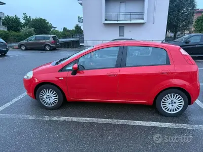 Usata Fiat Grande Punto 75 CV (55 kW) 2007 Rosso Utilitaria
