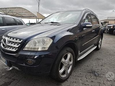 Usata Mercedes ML320 224 CV (164 kW) 2007 Blu SUV