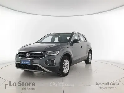 Usata VW T-Roc Life 150 CV (110 kW) 2024 Indium grey metallizzato nero SUV