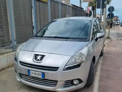 Occasion Peugeot 5008 112 ch (82 kW) 2011 Gris Monospace