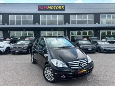 Usata Mercedes A180 Avantgarde 109 CV (80 kW) 2010 Nero Berlina