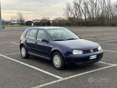 Usata VW Golf IV Highline 101 CV (74 kW) 2000 Blu Berlina