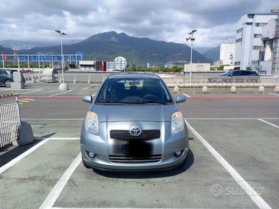 usata Toyota Yaris 1.0i 16V cat 5 porte