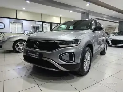 Usata VW T-Roc Life 116 CV (85 kW) 2025 Grigio SUV