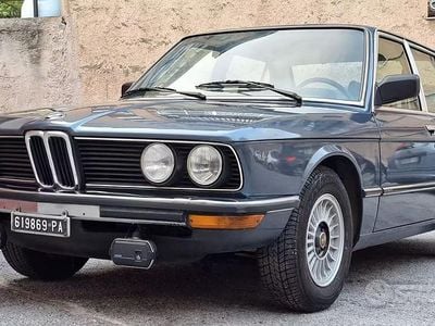 Begagnad BMW 518 90 HK (66 kW) 1981 Blå Sedan