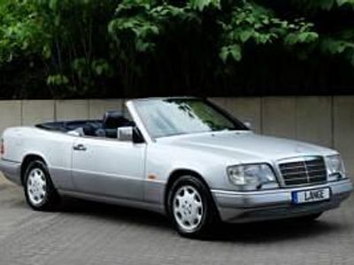 Usata Mercedes E320 220 CV (161 kW) 1994 Argento Cabrio