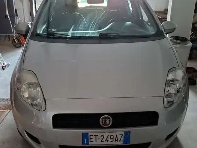 Usata Fiat Grande Punto 77 CV (56 kW) 2013 Grigio Utilitaria