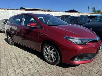 Usata Toyota Auris Touring Sports Business Edition 99 CV (72 kW) 2017 Rosso Station wagon