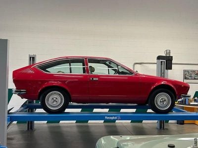 Begagnad Alfa Romeo Alfetta 122 HK (89 kW) 1975 Röd Sportkupé