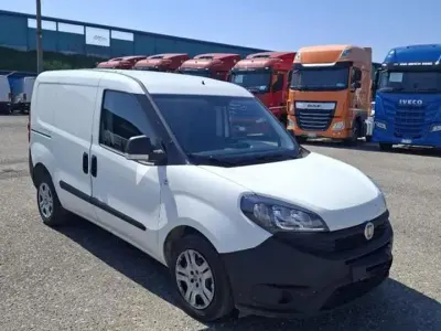 Begagnad Fiat Doblò S 105 HK (77 kW) 2023 Vit Minibuss