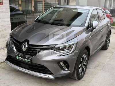 Usata Renault Captur Techno 94 CV (69 kW) 2024 Grigio SUV