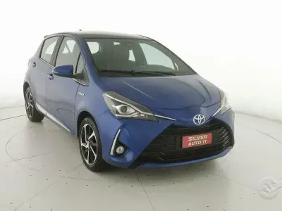 Usata Toyota Yaris Hybrid Style 73 CV (53 kW) 2018 Blu Berlina