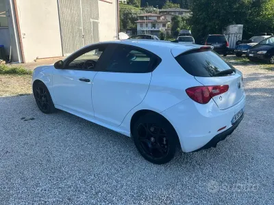 Usata Alfa Romeo Giulietta Super 120 CV (88 kW) 2019 Bianco Utilitaria