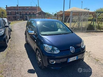 Begagnad VW up! 75 HK (55 kW) 2012 Svart Halvkombi
