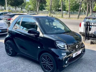 Usata Smart ForTwo Cabrio Brabus 90 CV (66 kW) 2017 Nero Cabrio