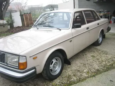 Usata Volvo 244 132 CV (97 kW) 1979 Beige Berlina