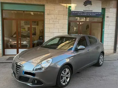 Gebraucht Alfa Romeo Giulietta Exclusive 170 PS (125 kW) 2011 Grau Kleinwagen