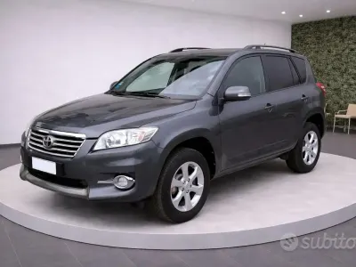 Usado Toyota RAV4 150 CV (110 kW) 2011 Gris SUV
