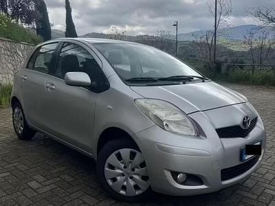 Begagnad Toyota Yaris 90 HK (66 kW) 2009 Grå Halvkombi