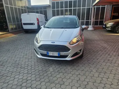 Usado Ford Fiesta Business Edition 92 HP (67 kW) 2014 Prateado Citadino