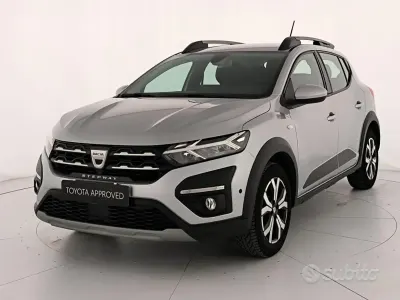 Usata Dacia Sandero Comfort 101 CV (74 kW) 2022 Argento Berlina