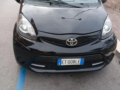 Usata Toyota Aygo 68 CV (50 kW) 2013 Nero Utilitaria