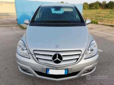 Begagnad Mercedes B200 140 HK (102 kW) 2011 Grå Minibuss