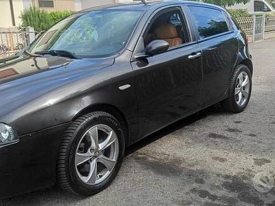Usata Alfa Romeo 147 150 CV (110 kW) 2005 Nero Utilitaria