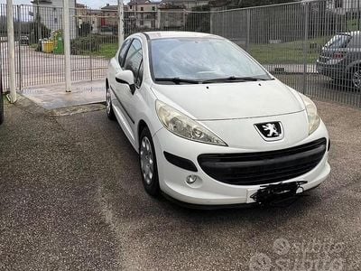 Gebraucht Peugeot 207 88 PS (64 kW) 2010 Weiß Kleinwagen