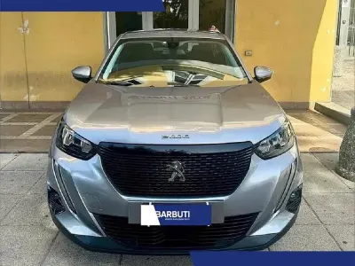 Käytetty Peugeot 2008 Allure 131 HP (96 kW) 2020 Harmaa Katumaasturi