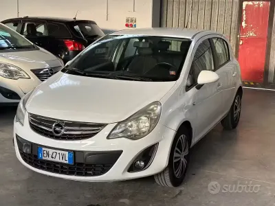 Usata Opel Corsa Edition 86 CV (63 kW) 2013 Bianco Utilitaria