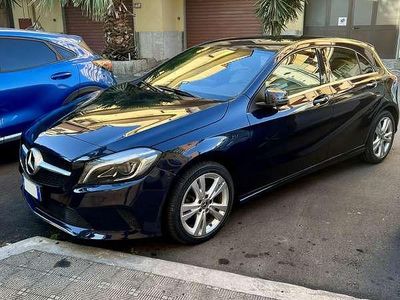 Usata Mercedes A180 109 CV (80 kW) 2017 Blu/azzurro Berlina