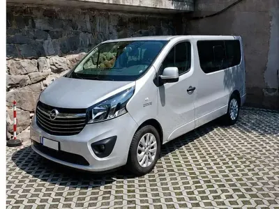 Usata Opel Vivaro 197 CV (144 kW) 2015 Argento Monovolume