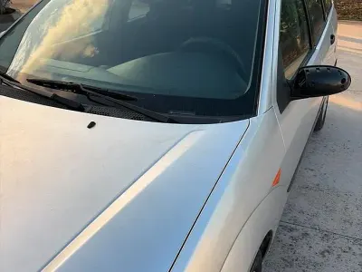 Usado Ford Focus 115 HP (84 kW) 2001 Cinzento Carrinha
