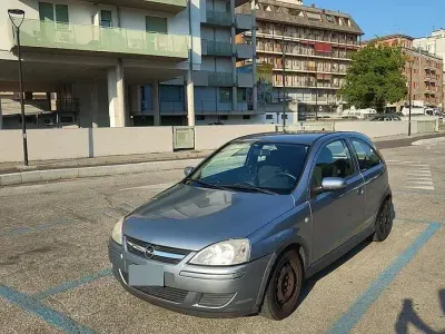 Usata Opel Corsa Sport 80 CV (58 kW) 2005 Grigio Utilitaria