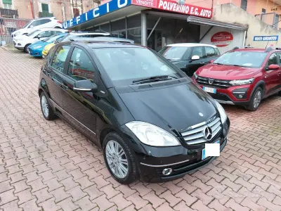 Usata Mercedes A180 Avantgarde 109 CV (80 kW) 2011 Nero Utilitaria
