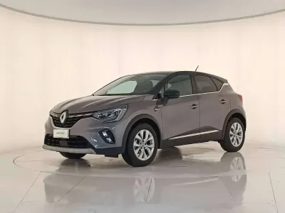 Usata Renault Captur Intens 91 CV (66 kW) 2021 Grigio argento SUV